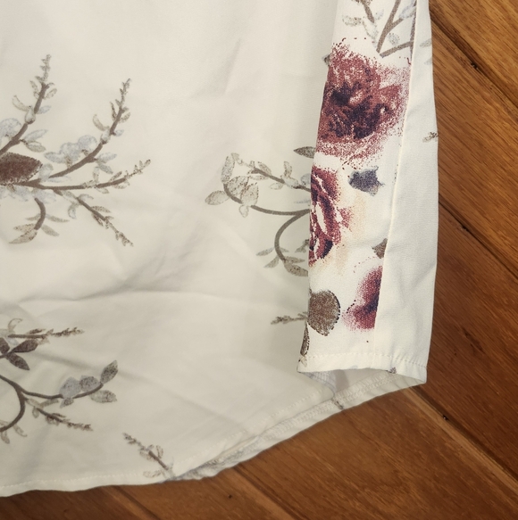Emery Rose Small White And Floral Airbrush Rose Print Women's Top - Picture 6 of 12